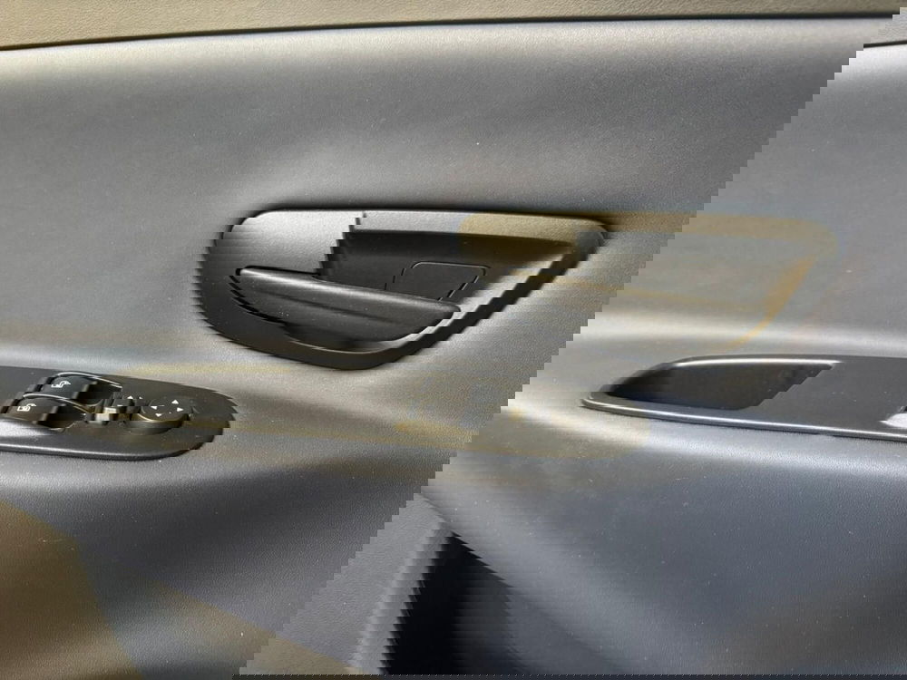 Lancia Ypsilon usata a Milano (11)