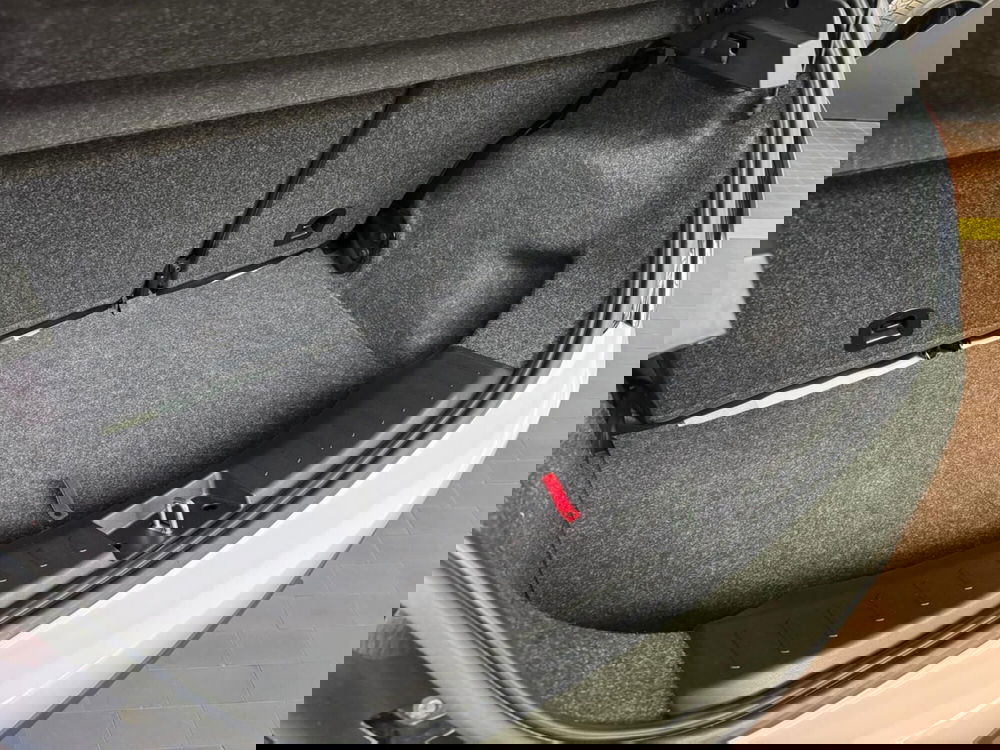 Lancia Ypsilon usata a Milano (12)