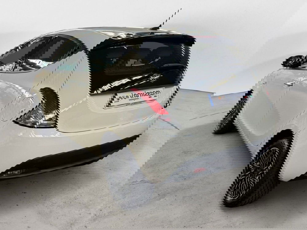 Lancia Ypsilon usata a Milano (3)