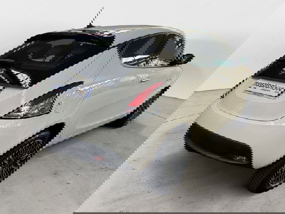 Lancia Ypsilon usata a Milano (4)