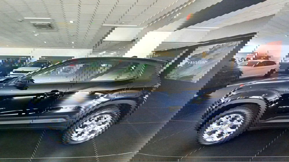 Jeep Avenger nuova a Benevento (4)