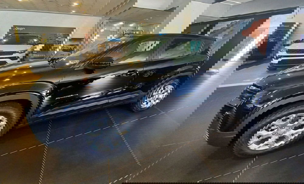 Jeep Avenger nuova a Benevento (5)