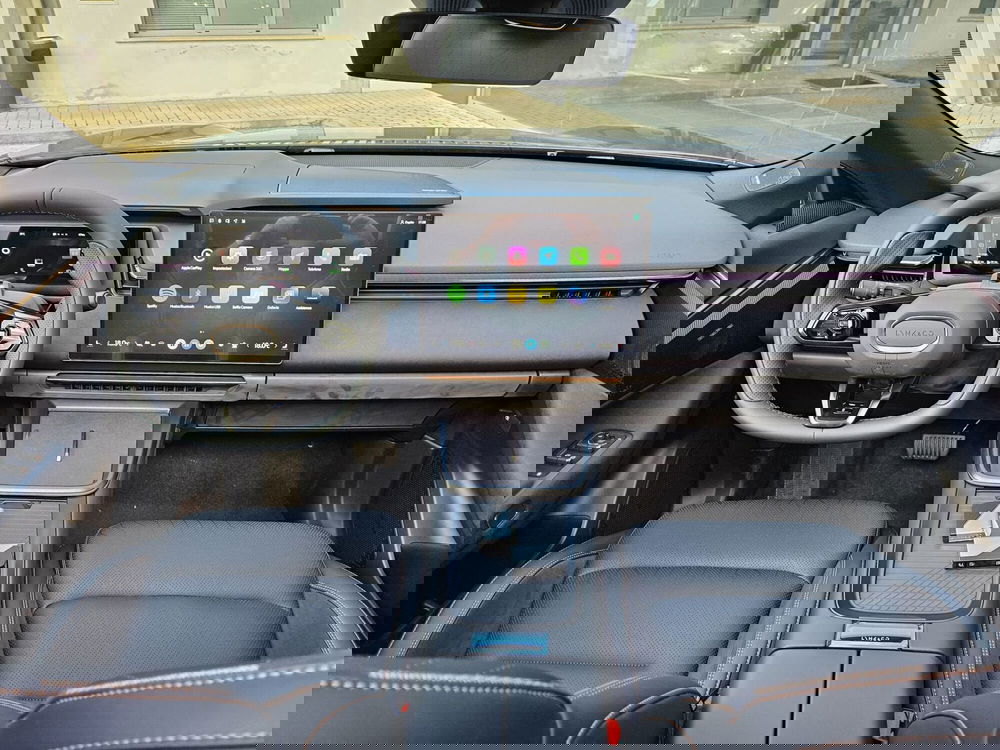 Lynk & Co 08 nuova a Pescara (10)