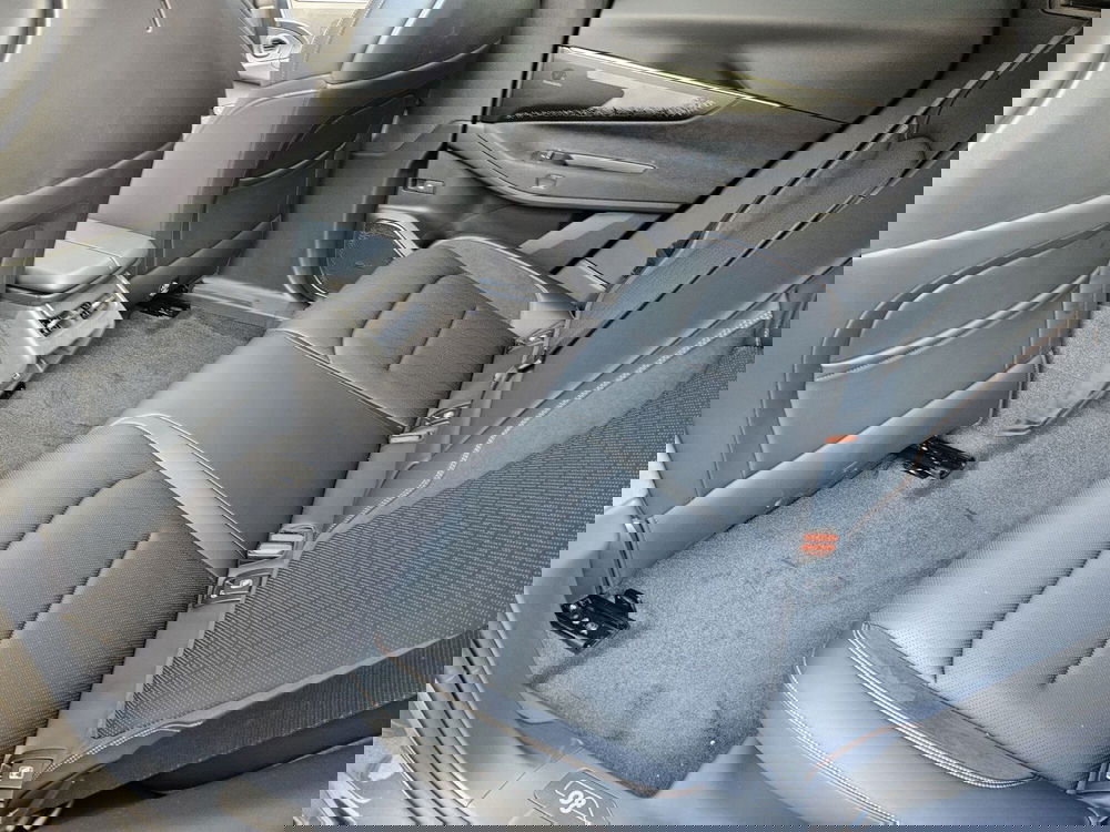 Lynk & Co 08 nuova a Pescara (12)