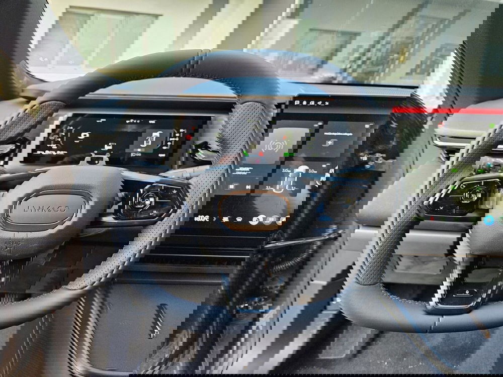 Lynk & Co 08 nuova a Pescara (17)