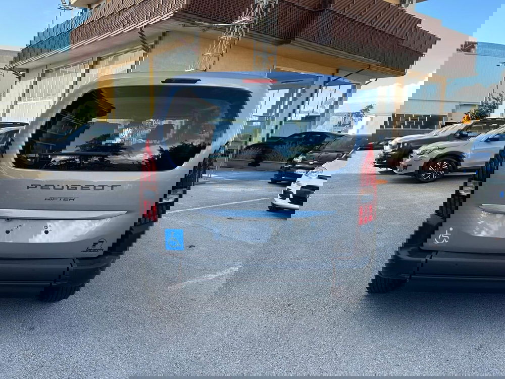 Peugeot Rifter nuova a Salerno (12)