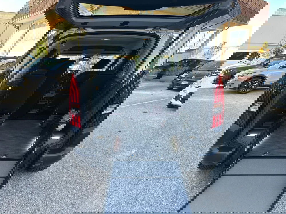 Peugeot Rifter nuova a Salerno (15)