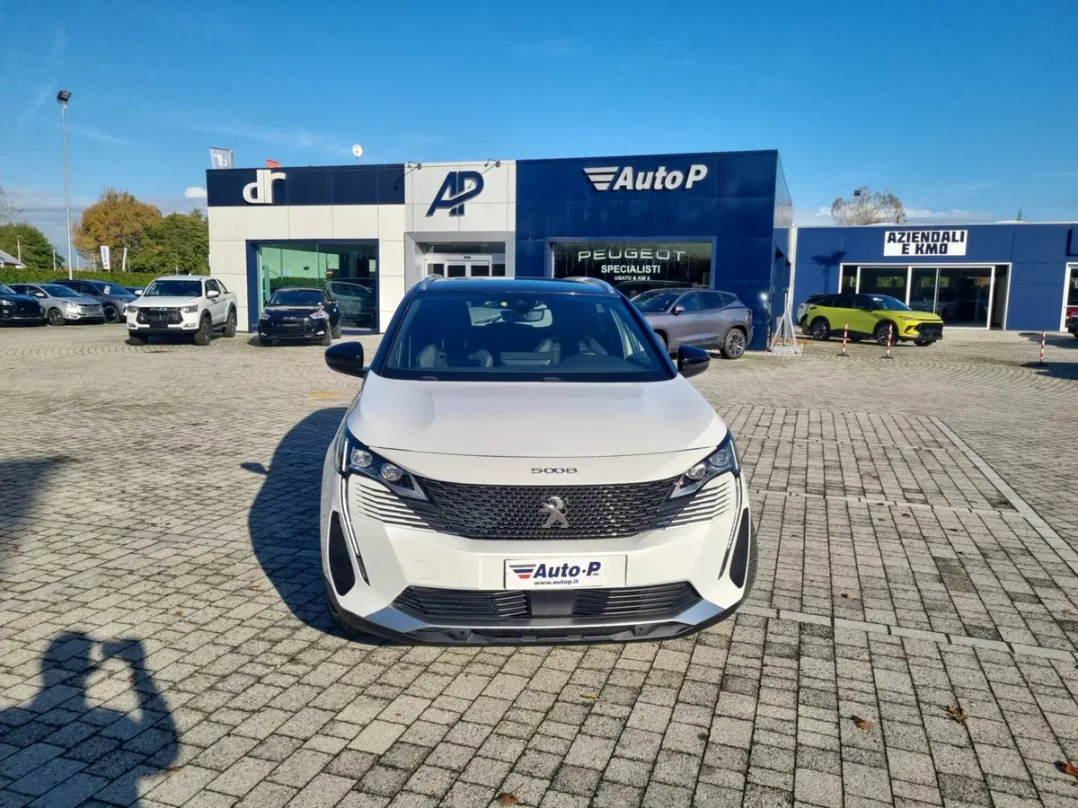 Peugeot 5008 usata a Lucca