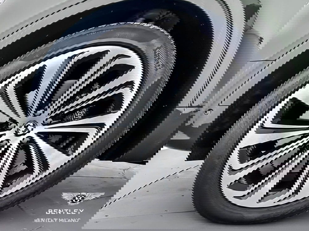 Bentley Bentayga usata a Milano (8)