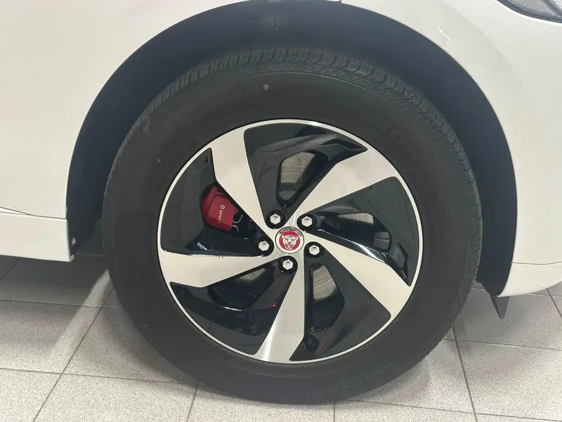 Jaguar F-Pace usata a Novara (9)