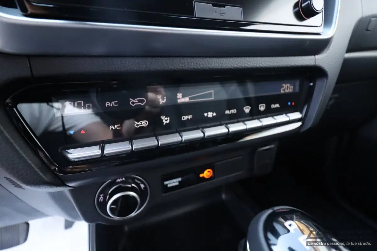 Isuzu D-Max Pick-up nuova a Bologna (12)