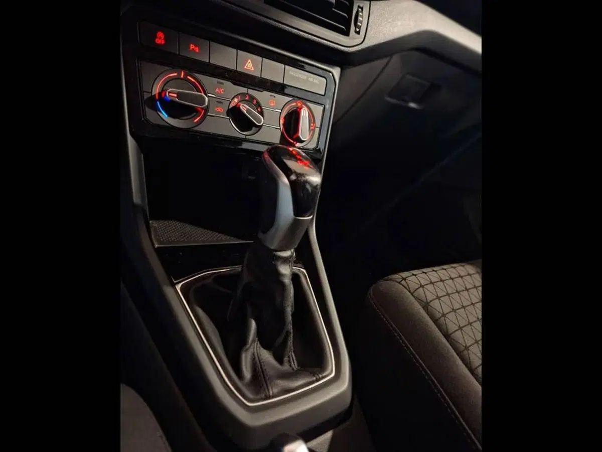 Volkswagen T-Cross usata a Torino (8)