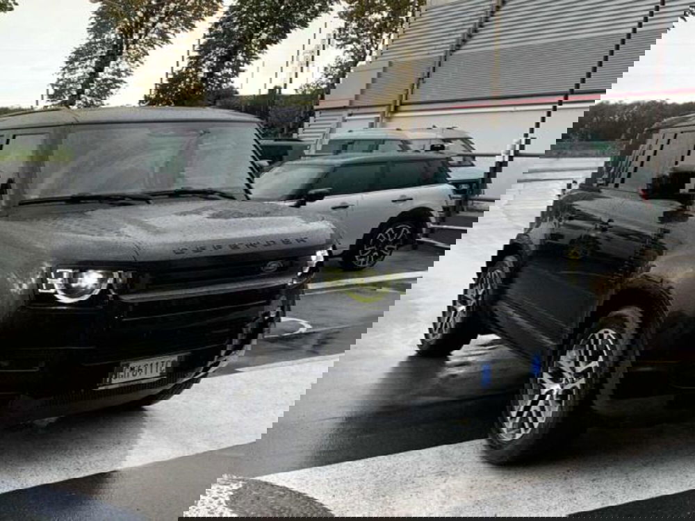 Land Rover Defender usata a Lucca (2)