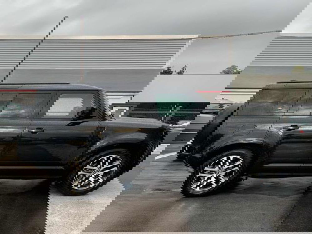 Land Rover Defender usata a Lucca (9)