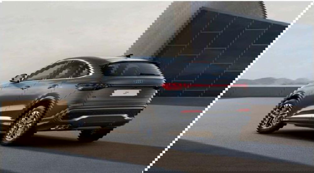 Audi Q5 Sportback nuova a Milano (4)