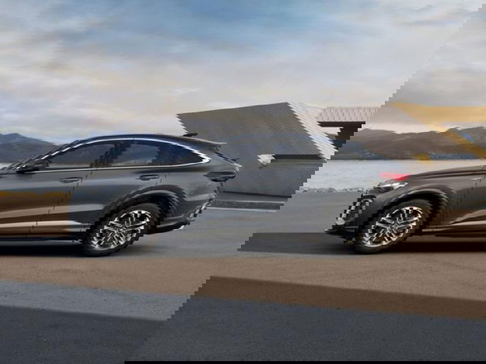 Audi Q5 Sportback nuova a Milano (3)