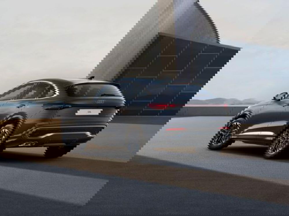 Audi Q5 Sportback nuova a Milano (4)