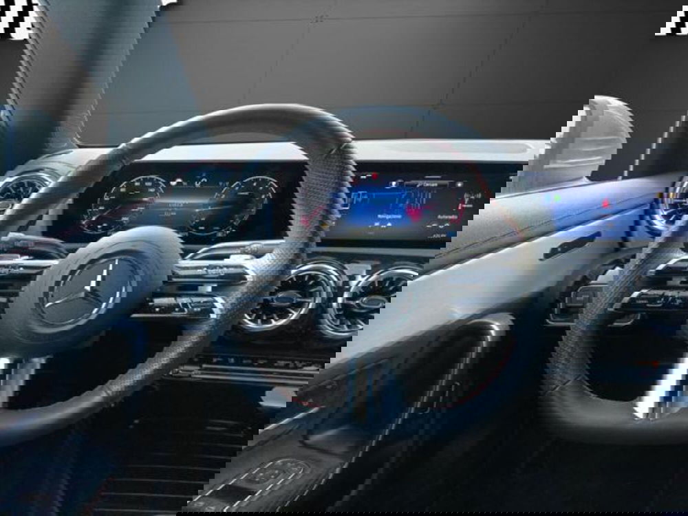 Mercedes-Benz CLA Shooting Brake usata a Milano (13)