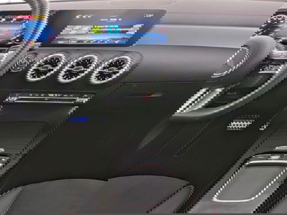 Mercedes-Benz CLA Shooting Brake usata a Milano (8)