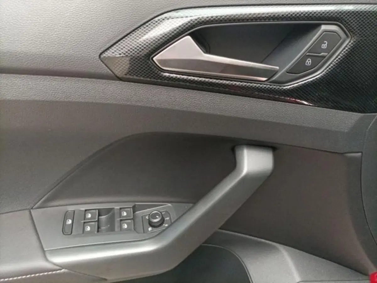 Volkswagen T-Cross nuova a Milano (18)