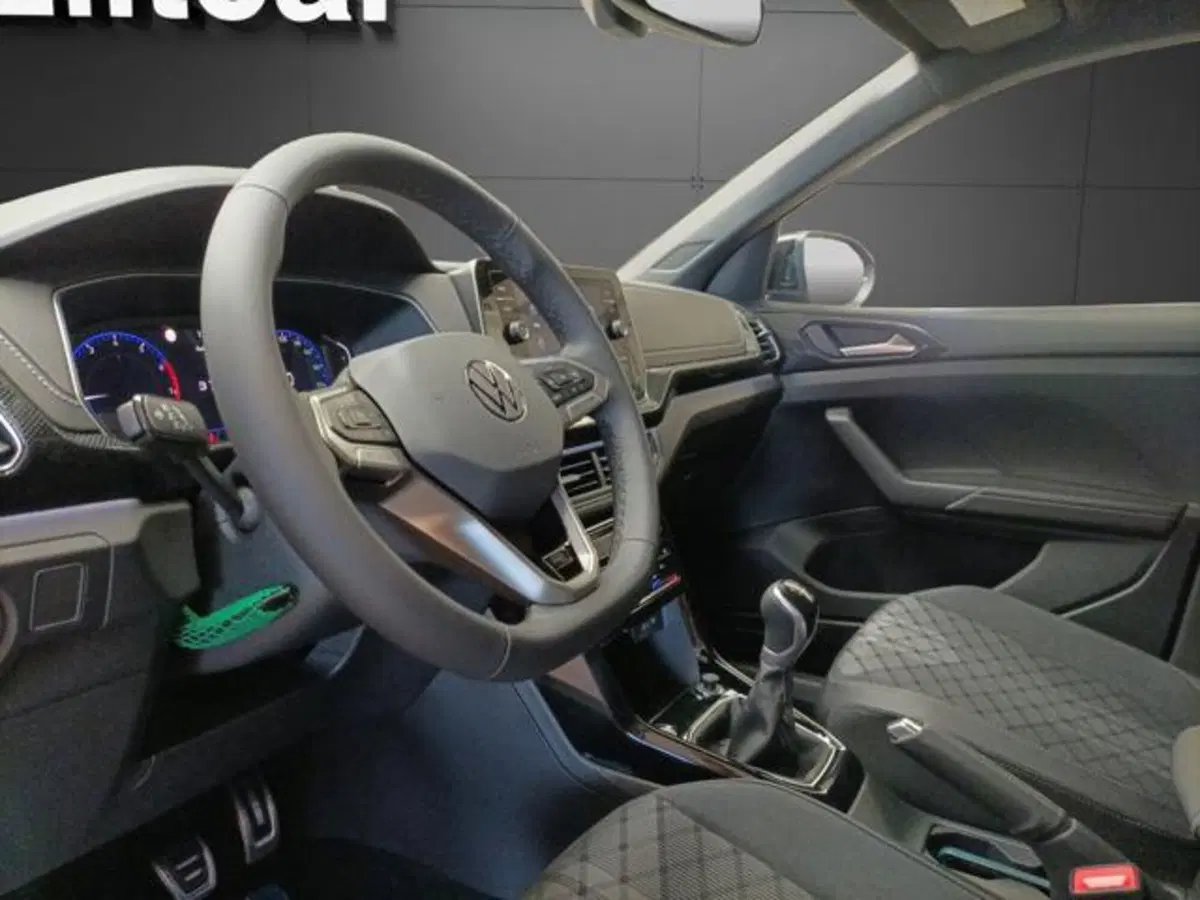 Volkswagen T-Cross nuova a Milano (9)