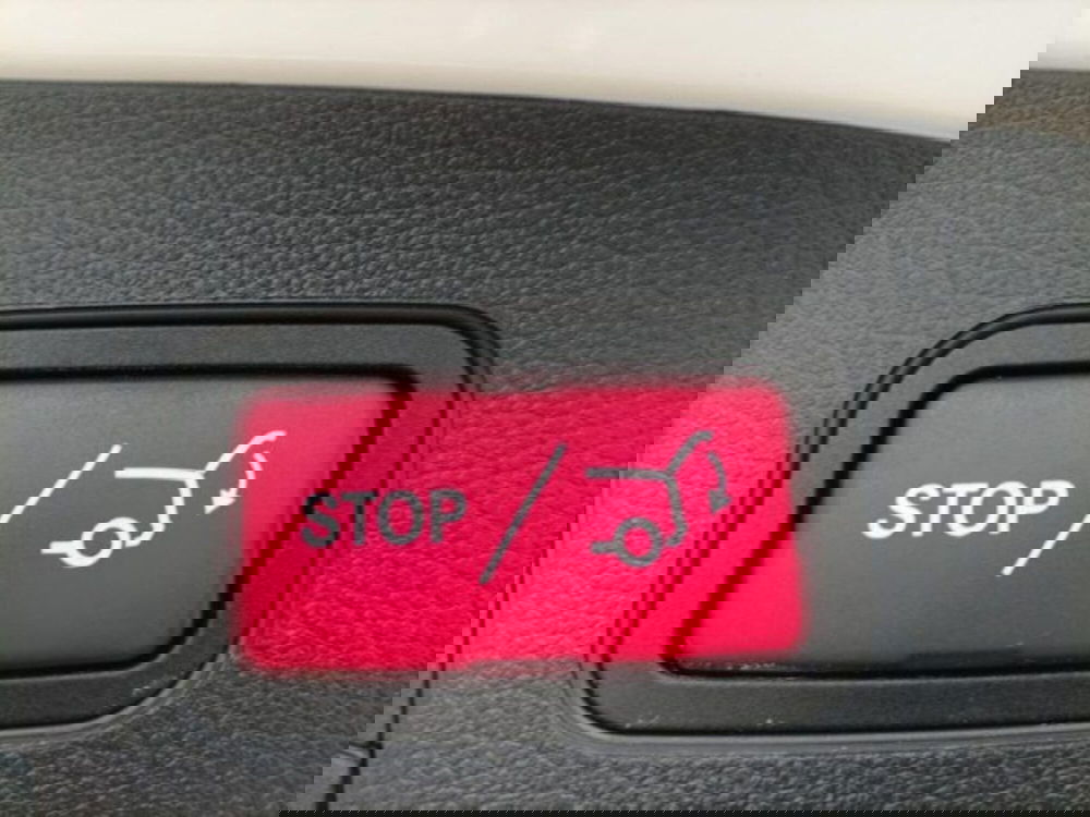 Mercedes-Benz GLA SUV usata a Novara (17)