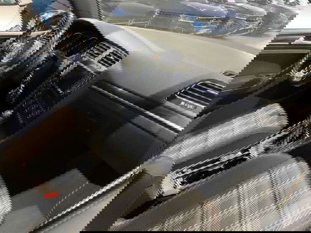 Volkswagen Golf usata a Genova (10)