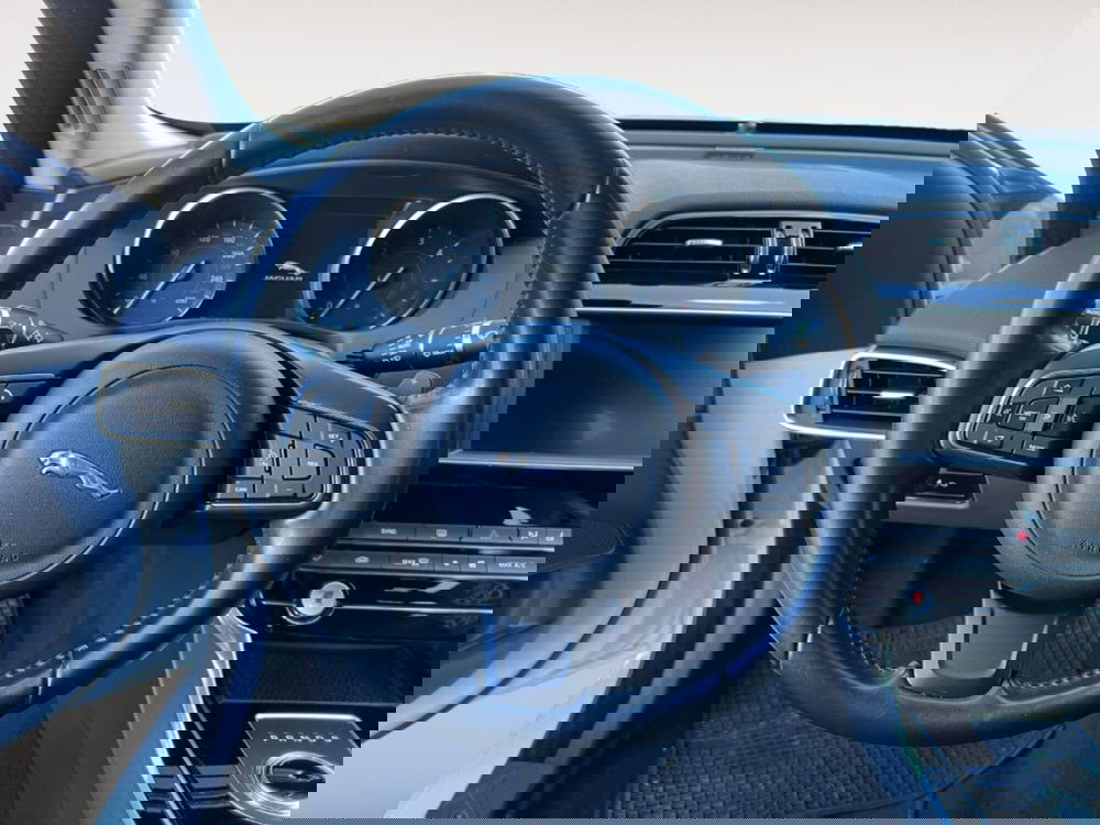 Jaguar XE usata a Verona (10)