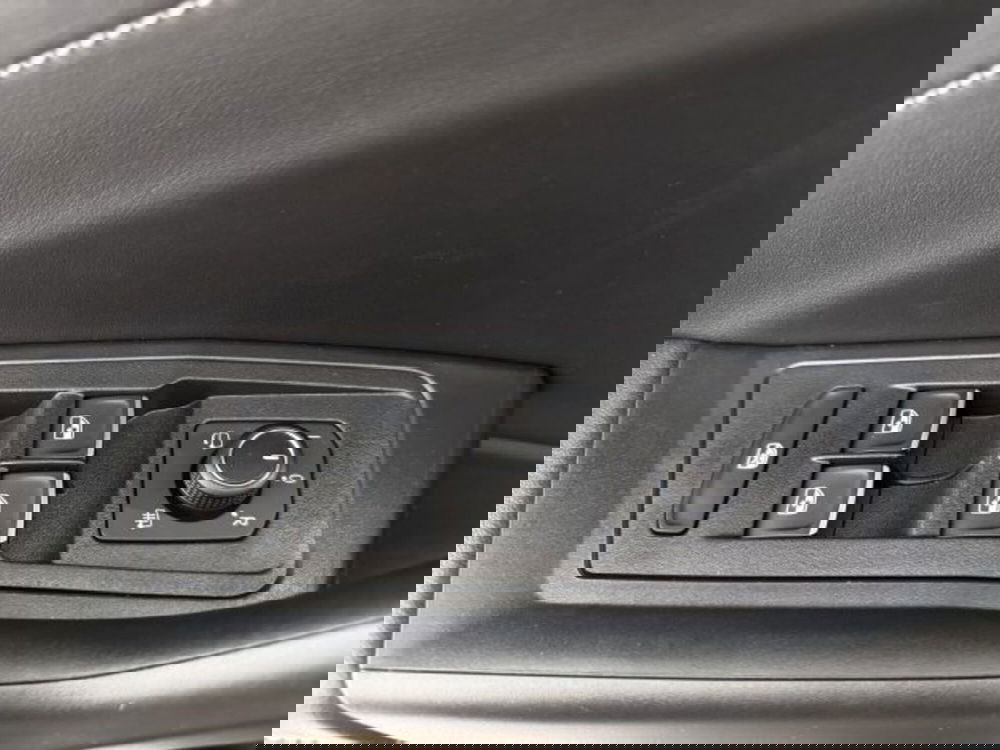 Volkswagen T-Roc nuova a Vicenza (12)