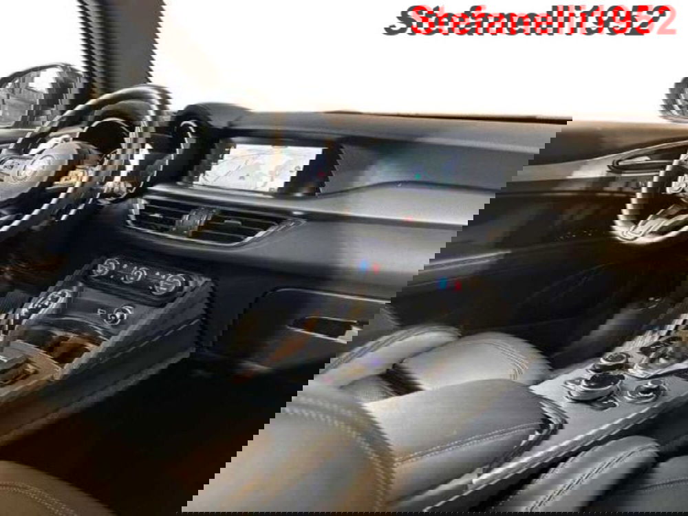 Alfa Romeo Stelvio usata a Bologna (15)