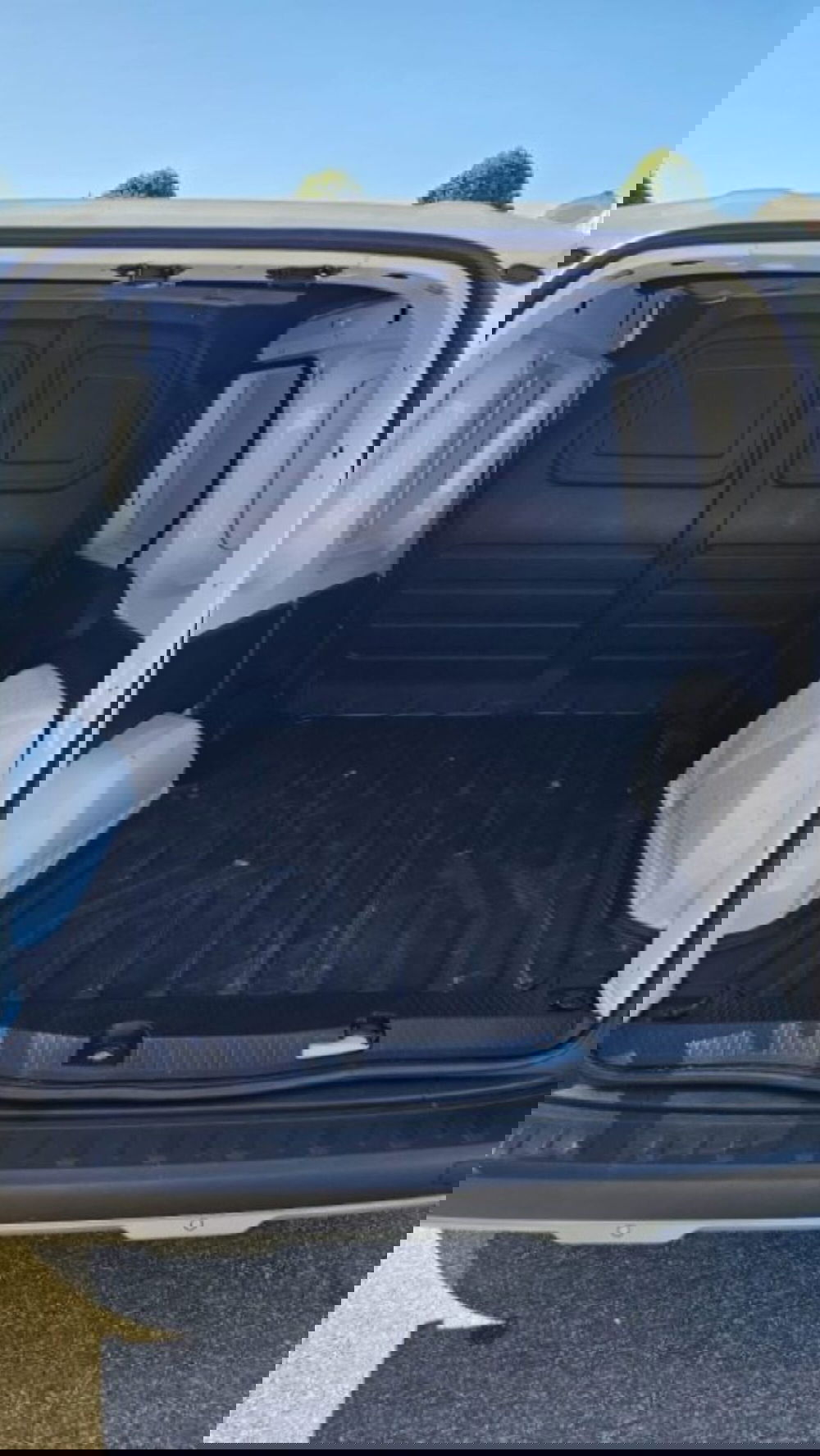 Nissan Townstar usata a Lucca (8)