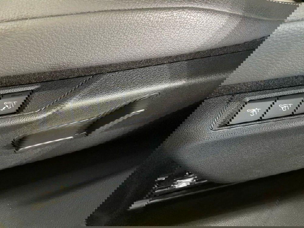 Jeep Avenger nuova a Torino (12)