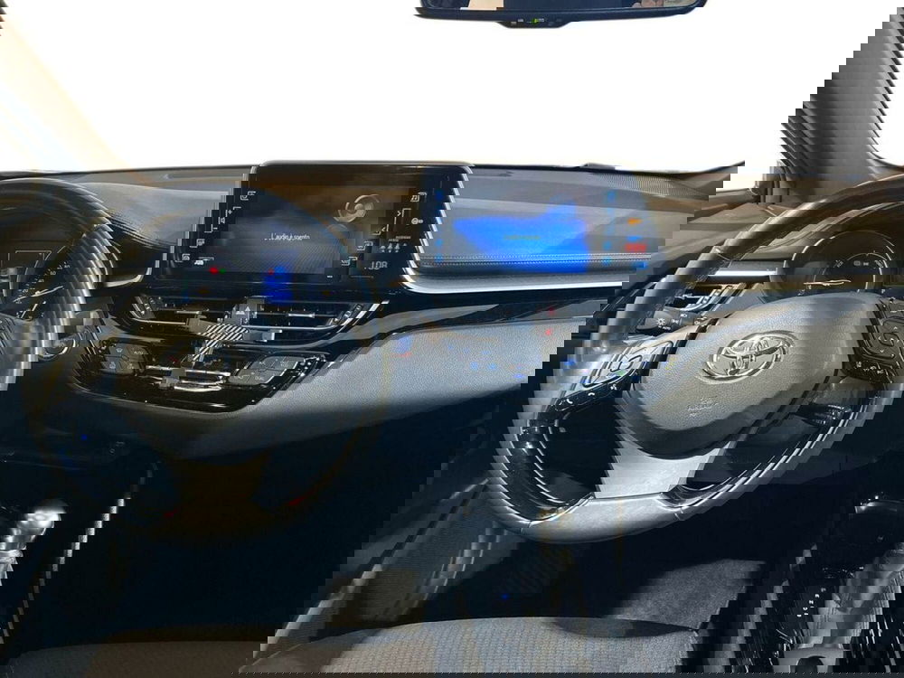 Toyota Toyota C-HR usata a Lecco (9)