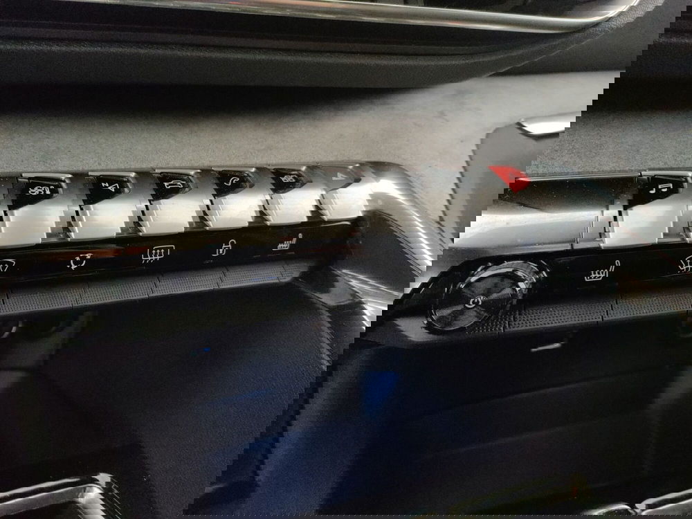 Peugeot 3008 usata a Caserta (20)