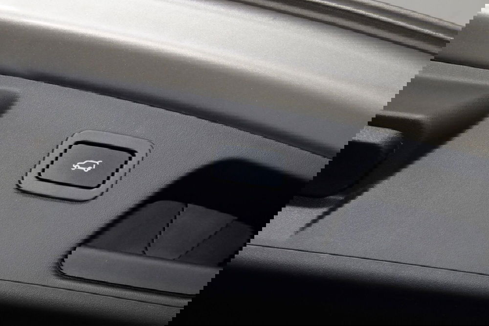 Jaguar E-Pace usata a Torino (19)