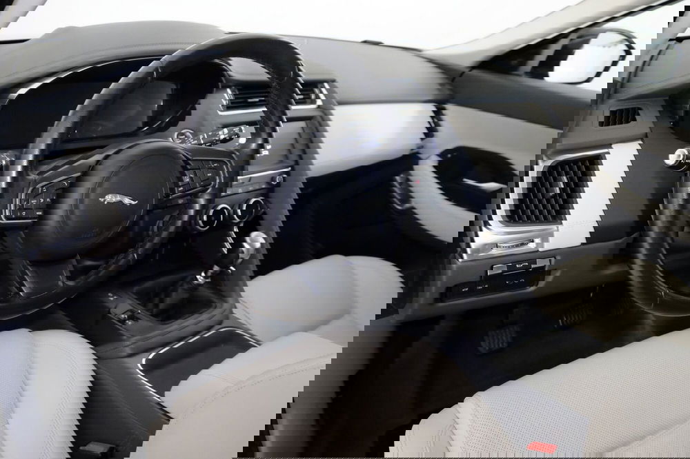 Jaguar E-Pace usata a Torino (6)