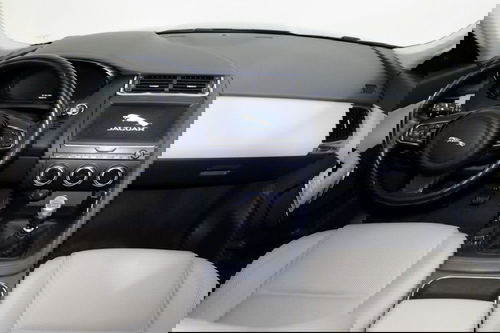 Jaguar E-Pace usata a Torino (8)