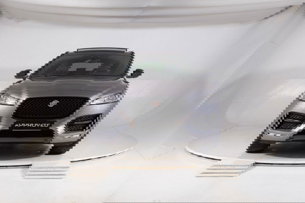 Jaguar F-Pace usata a Torino (8)