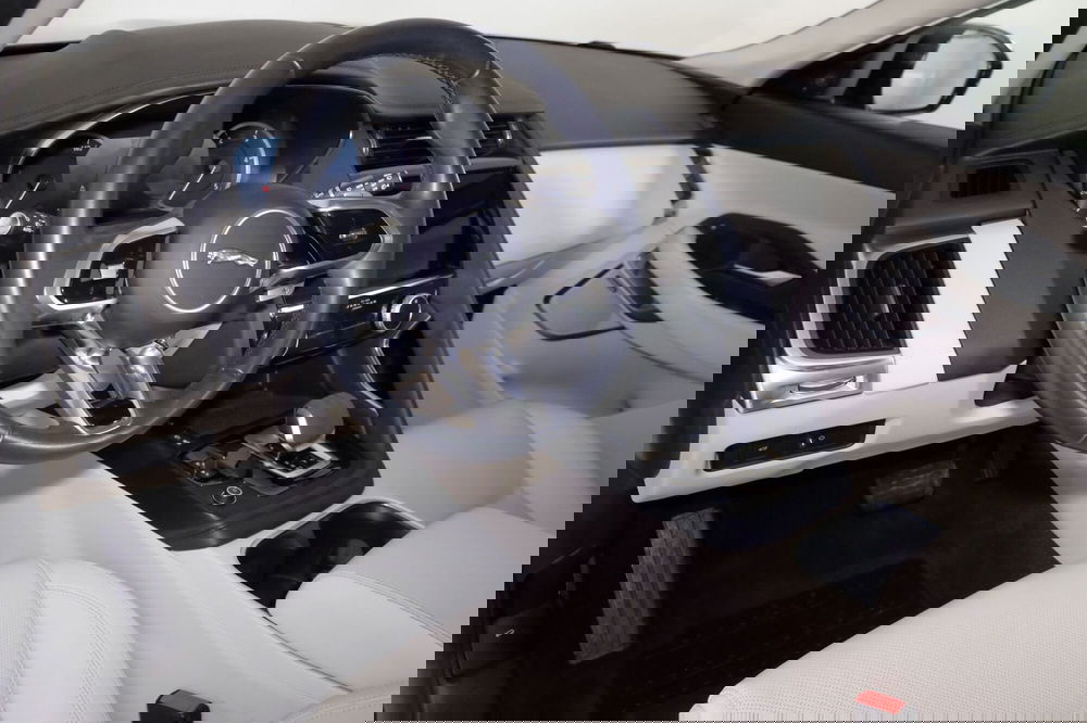 Jaguar E-Pace usata a Torino (17)