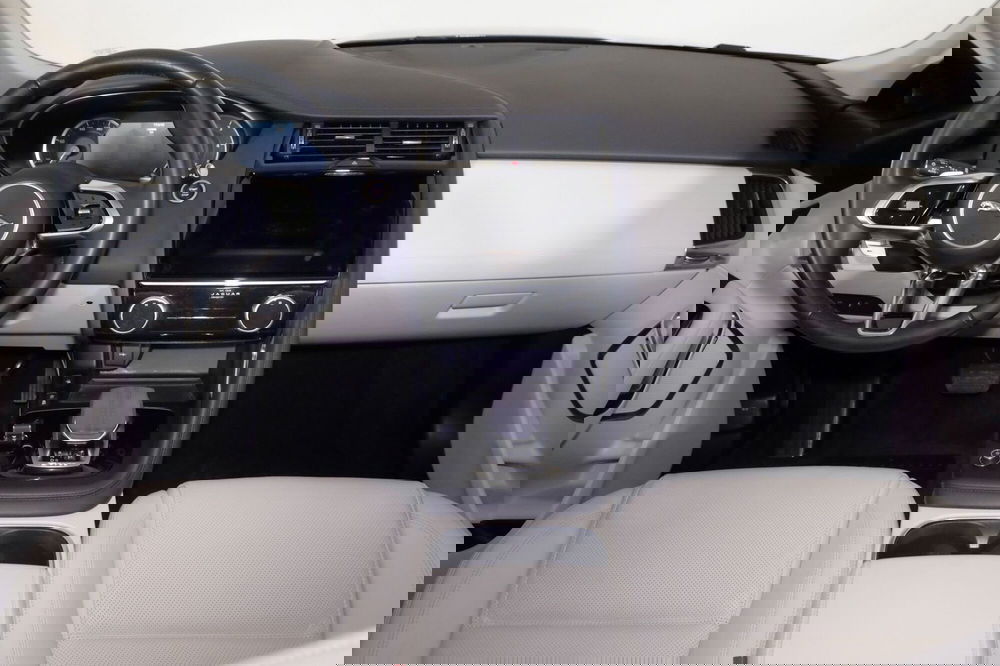 Jaguar E-Pace usata a Torino (4)