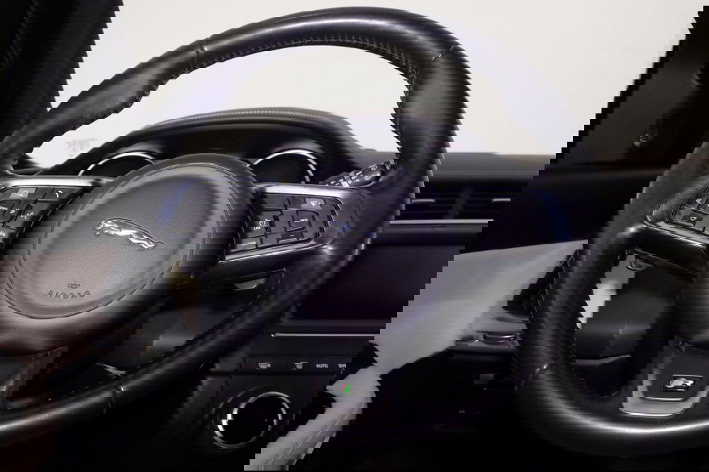 Jaguar E-Pace usata a Torino (10)