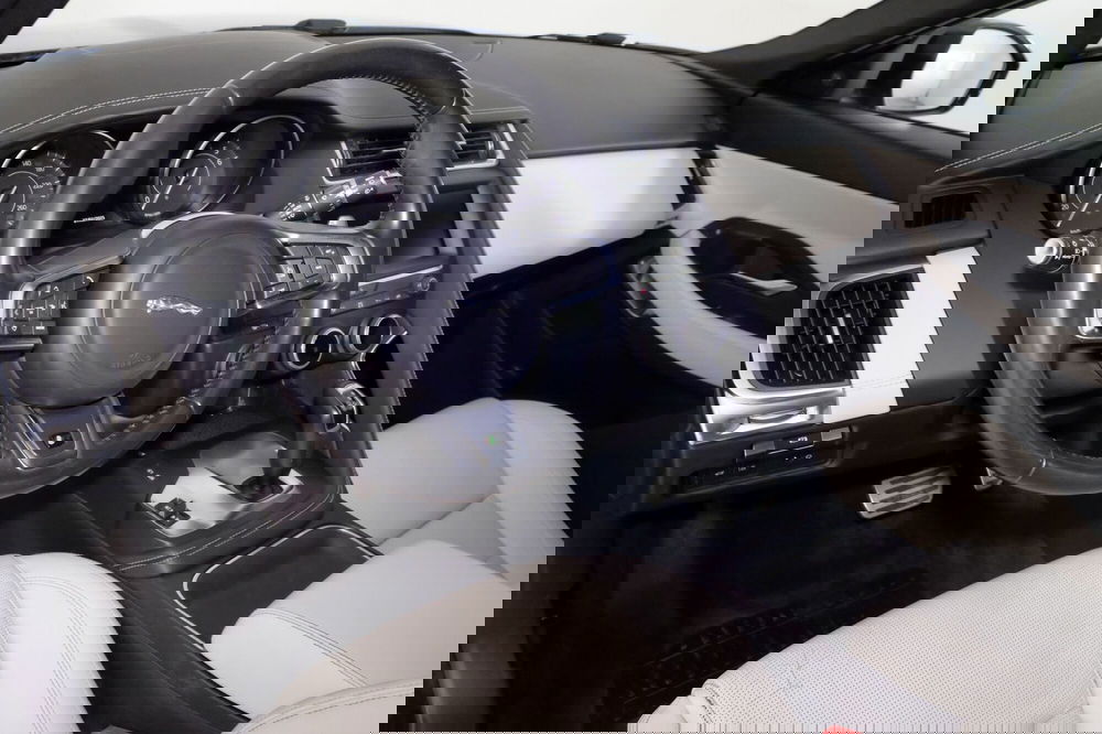 Jaguar E-Pace usata a Torino (6)