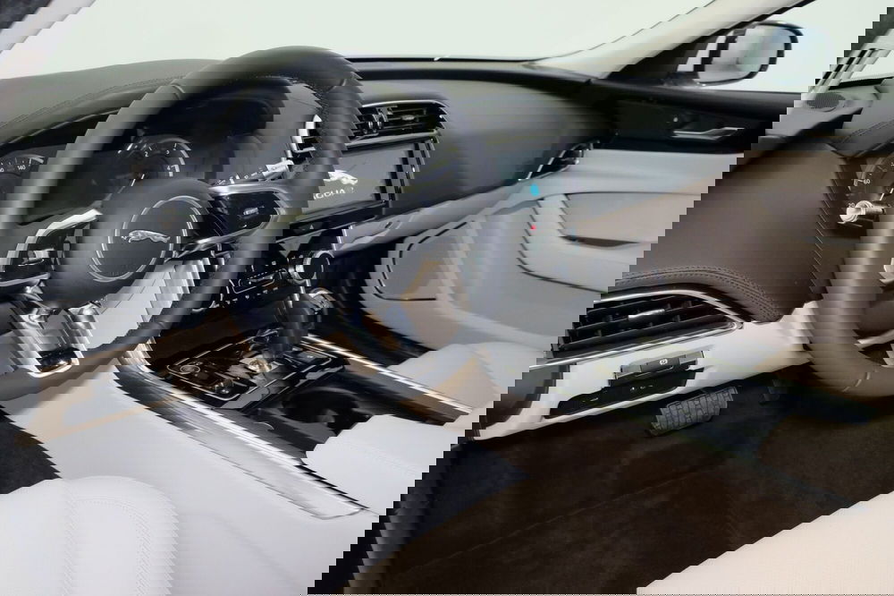 Jaguar XE usata a Torino (17)