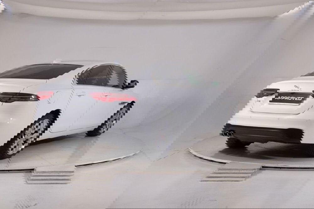 Jaguar XE usata a Torino (2)