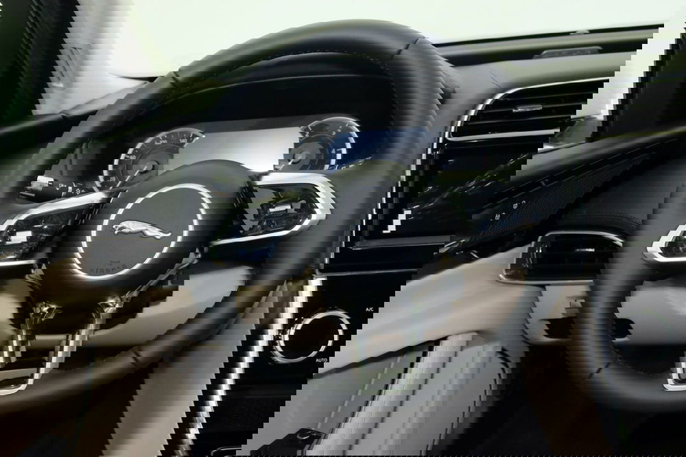 Jaguar XE usata a Torino (20)