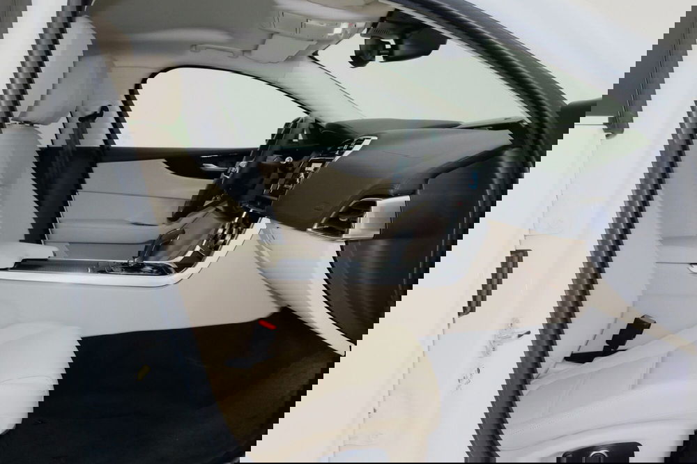 Jaguar XE usata a Torino (3)