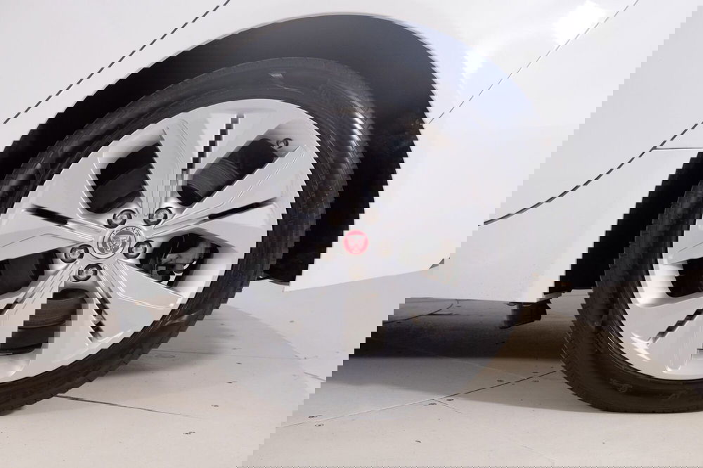 Jaguar XE usata a Torino (9)