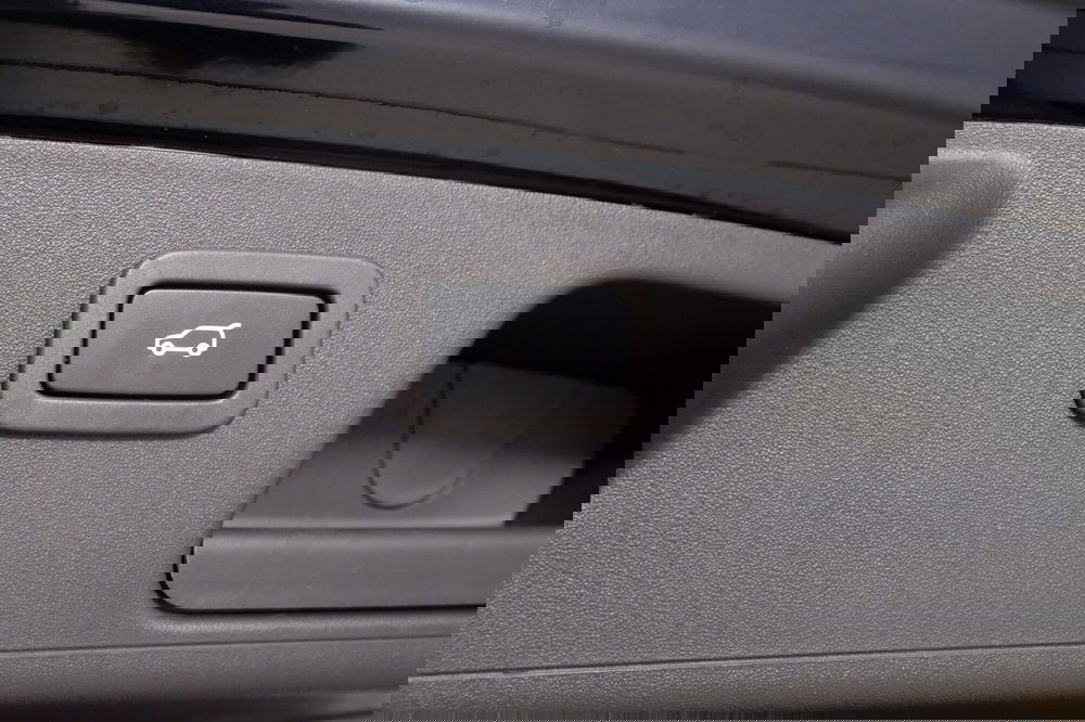 Jaguar E-Pace usata a Torino (19)