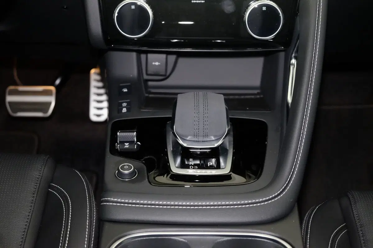 Jaguar E-Pace usata a Torino (10)