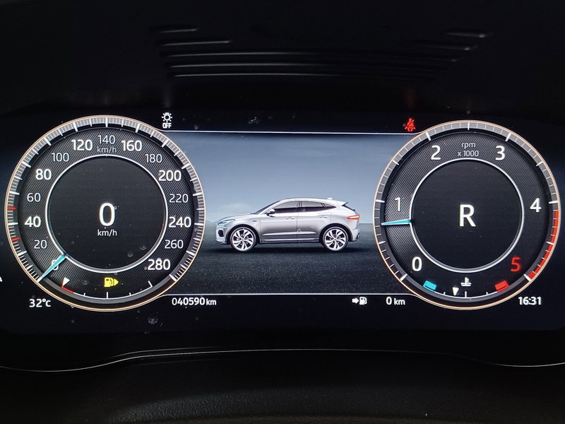 Jaguar E-Pace usata a Torino (13)